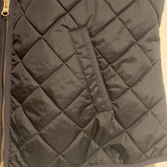 Old Navy Black Vest. LIKE NEW CONDITION - Picture 3 of 4